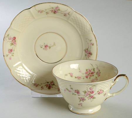 2189 Footed Cup & Saucer Set