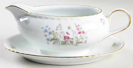 Meadow Gravy Boat with Attached Underplate
