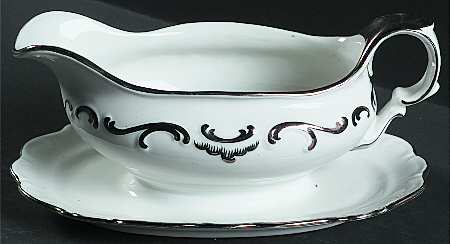 Romance Gravy Boat with Attached Underplate
