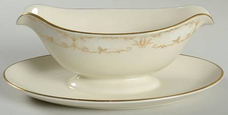 Bridget Gravy Boat with Attached Underplate