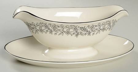Donna Marie Gravy Boat with Attached Underplate
