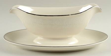 Jacqueline Gravy Boat with Attached Underplate