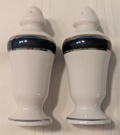 Onyx Salt & Pepper Set