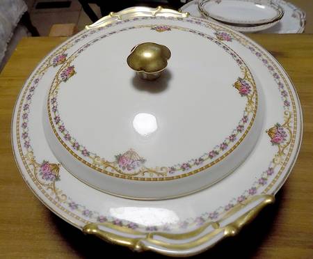 16865 Round Covered Vegetable