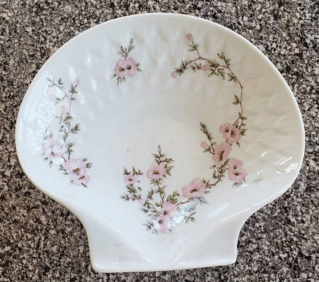 Amandine Shell Shaped Dish