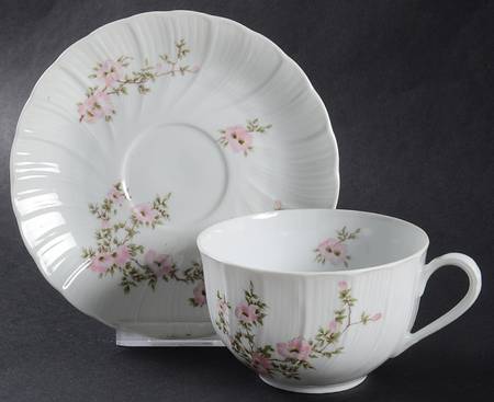Amandine Flat Cup & Saucer Set