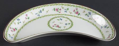 Artois Vert (Versailles Shape) Crescent Salad Plate