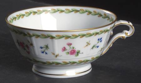 Artois Vert (Versailles Shape) Footed Cup