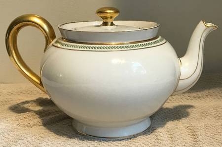 BER1 Teapot & Lid