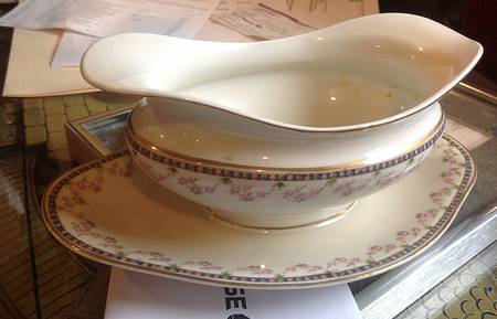 BER11 Gravy Boat with Attached Underplate