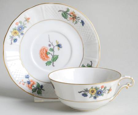 BER116 Footed Cup & Saucer Set