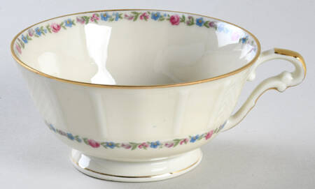 BER124 Footed Cup