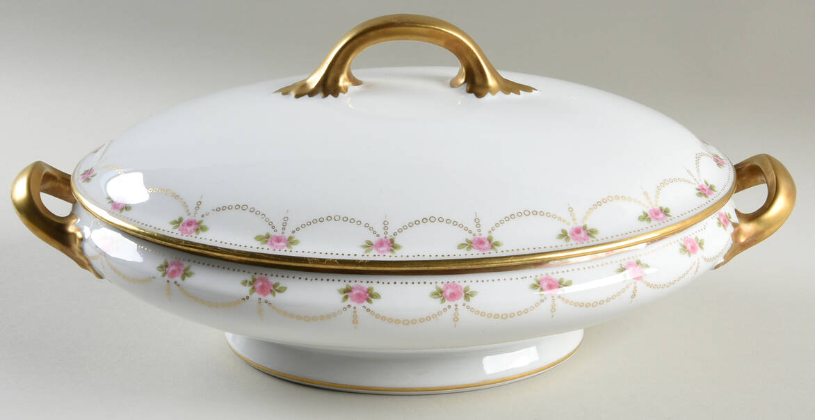 BER126 Oval Covered Vegetable