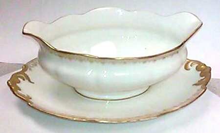 BER139 Gravy Boat with Attached Underplate