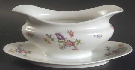 BER3 Gravy Boat with Attached Underplate