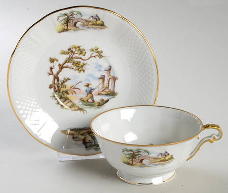 BER4 Footed Cup & Saucer Set