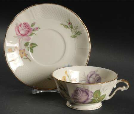 19566 Footed Cup & Saucer Set