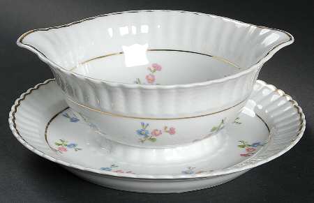BER47 Gravy Boat with Attached Underplate