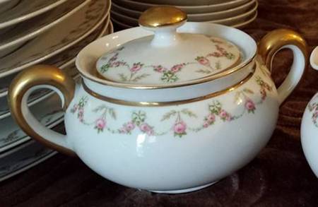 BER54 Sugar Bowl & Lid