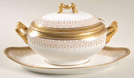 BER6 Gravy Boat w/Attached Underplate & Lid