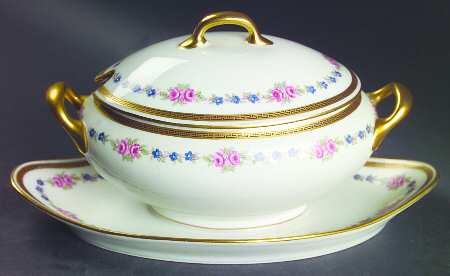 BER7 Gravy Boat w/Attached Underplate & Lid