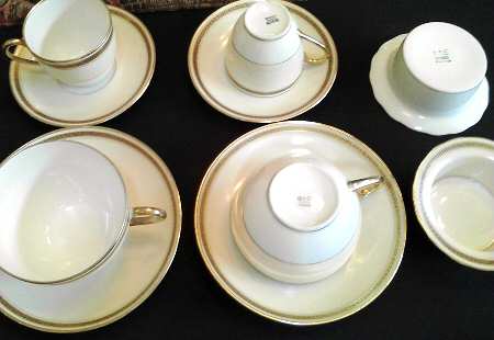 BER9 Footed Cup & Saucer Set