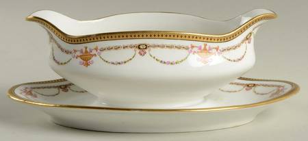 BER99 Gravy Boat with Attached Underplate