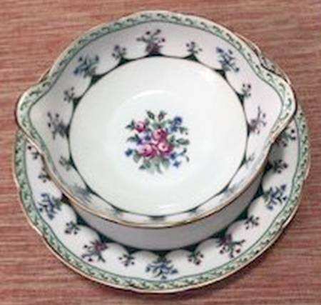 Chateaubriand Green Gravy Boat with Attached Underplate