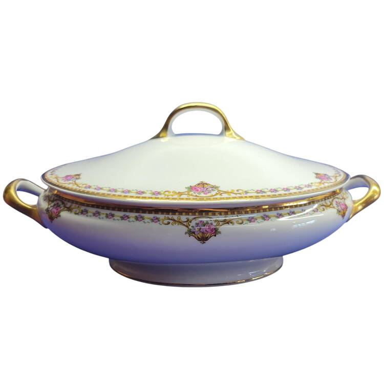 Chamberry Oval Covered Vegetable