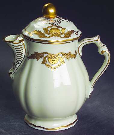 Coquille Creamer & Lid