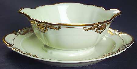Coquille Gravy Boat with Attached Underplate