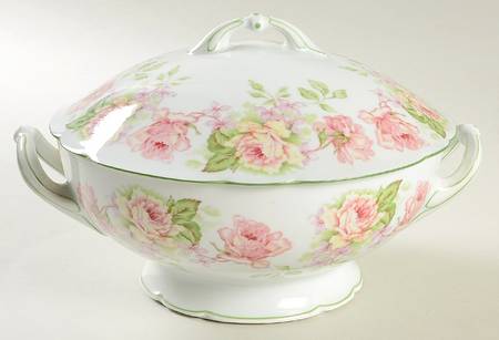 Eugenie De Montijo Round Covered Vegetable