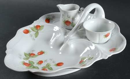 Frasiere Strawberry Basket W/Creamer & Open Sugar