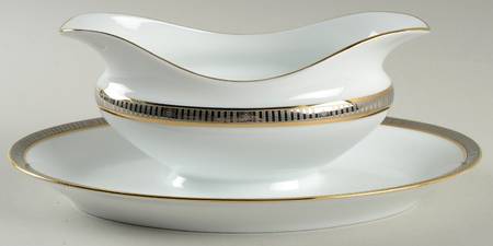 Madison Platinum Gravy Boat with Attached Underplate