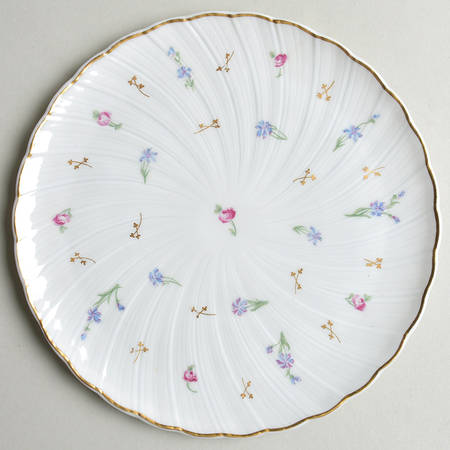 Pompadour (Scalloped, White Background) Coupe Salad Plate