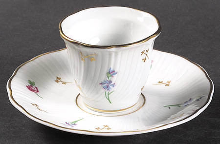 Pompadour (Scalloped, White Background) Arabic Flat Cup & Saucer Set