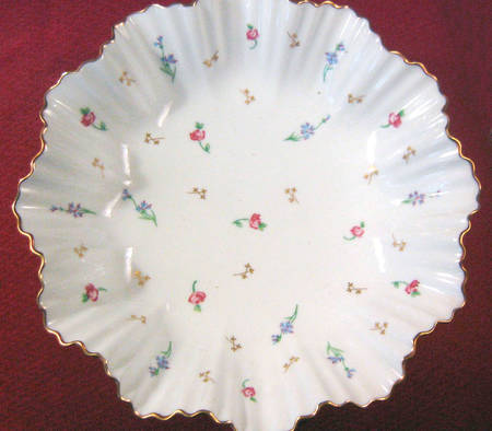 Pompadour (Scalloped, White Background) 8" Daniele Bowl