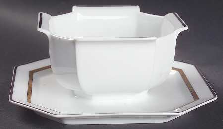 Prince Noir Gravy Boat with Attached Underplate