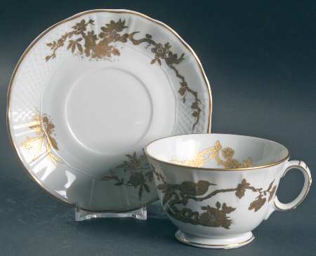 Reine Elisabeth (White Background) Footed Cup & Saucer Set