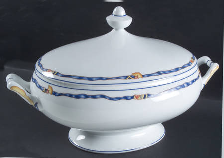 Ruban Bleu Oval Covered Vegetable