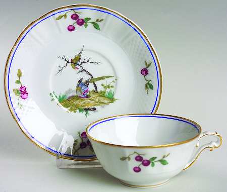 Sceaux Footed Cup & Saucer Set