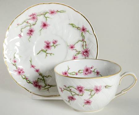 Yolande Flat Cup & Saucer Set