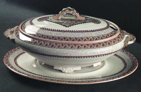 Wisconsin Tureen & Lid w/Underplate