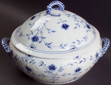Butterfly Round Covered Vegetable