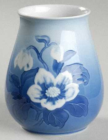 Christmas Rose 4" Vase