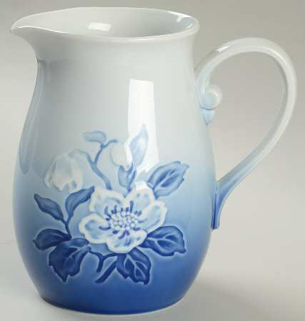 Christmas Rose 44 Oz Pitcher