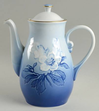 Christmas Rose Coffee Pot & Lid