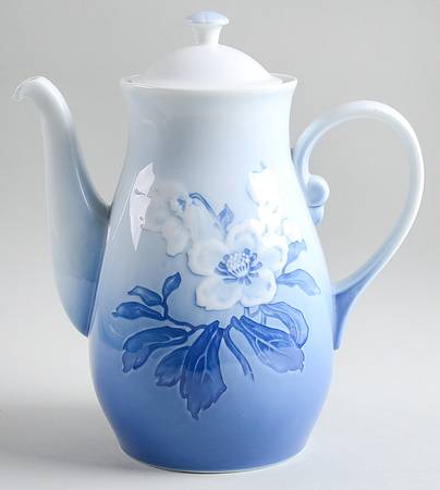 Christmas Rose Coffee Pot & Lid