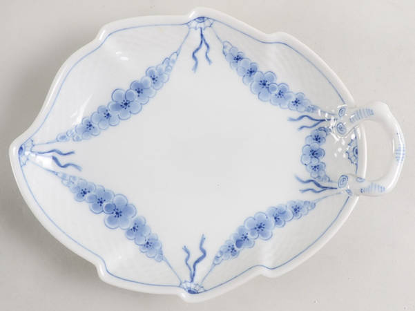 Empire Blue and White 9" Leaf Dish