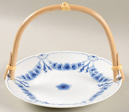 Empire Blue and White 5 3/8"-5 5/8" Bamboo Handled Serving Plate  HC